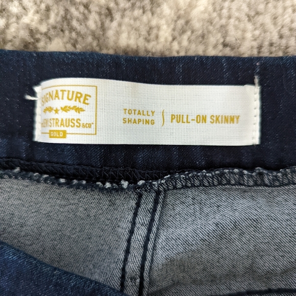 Levi Totally Shaping Pull On Skinny Jegging Size 8 - Picture 3 of 4
